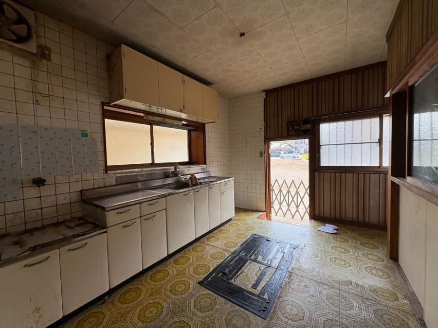 Kitchen 3 of 3: Empty home in Japan