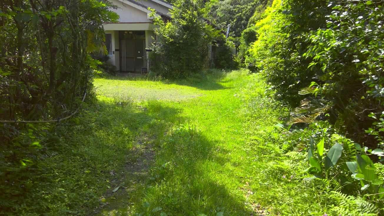 1970s wood house on a large plot in Koyama, Kimotsuki