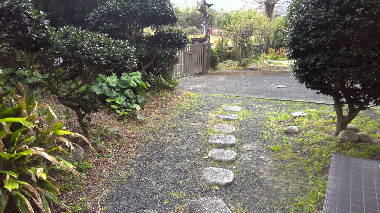 1990s concrete house in Uchinoura, Kimotsuki