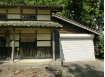 1960s wood house on a large plot in Niigata