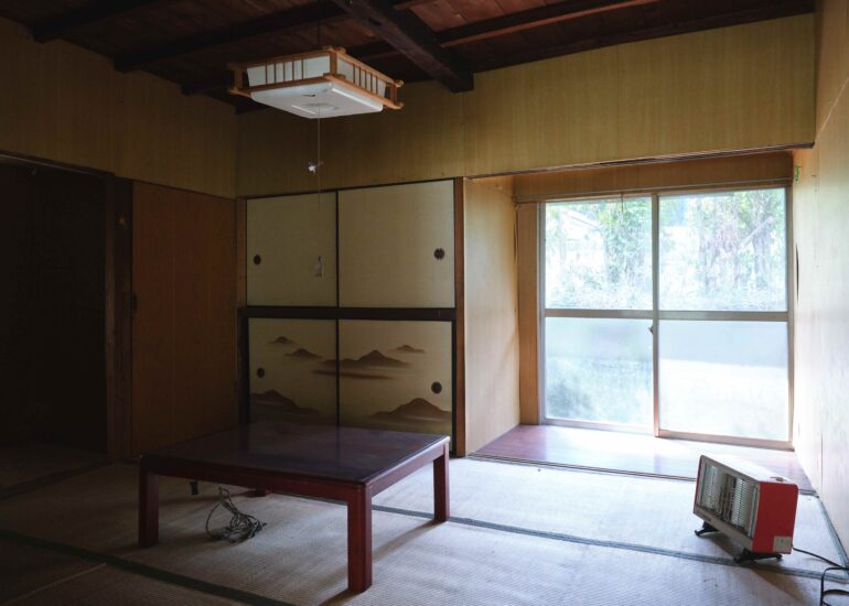 Wood house on a large plot in Matsusaka Kahada