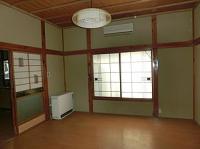 1970s wood house on a large plot in Niigata