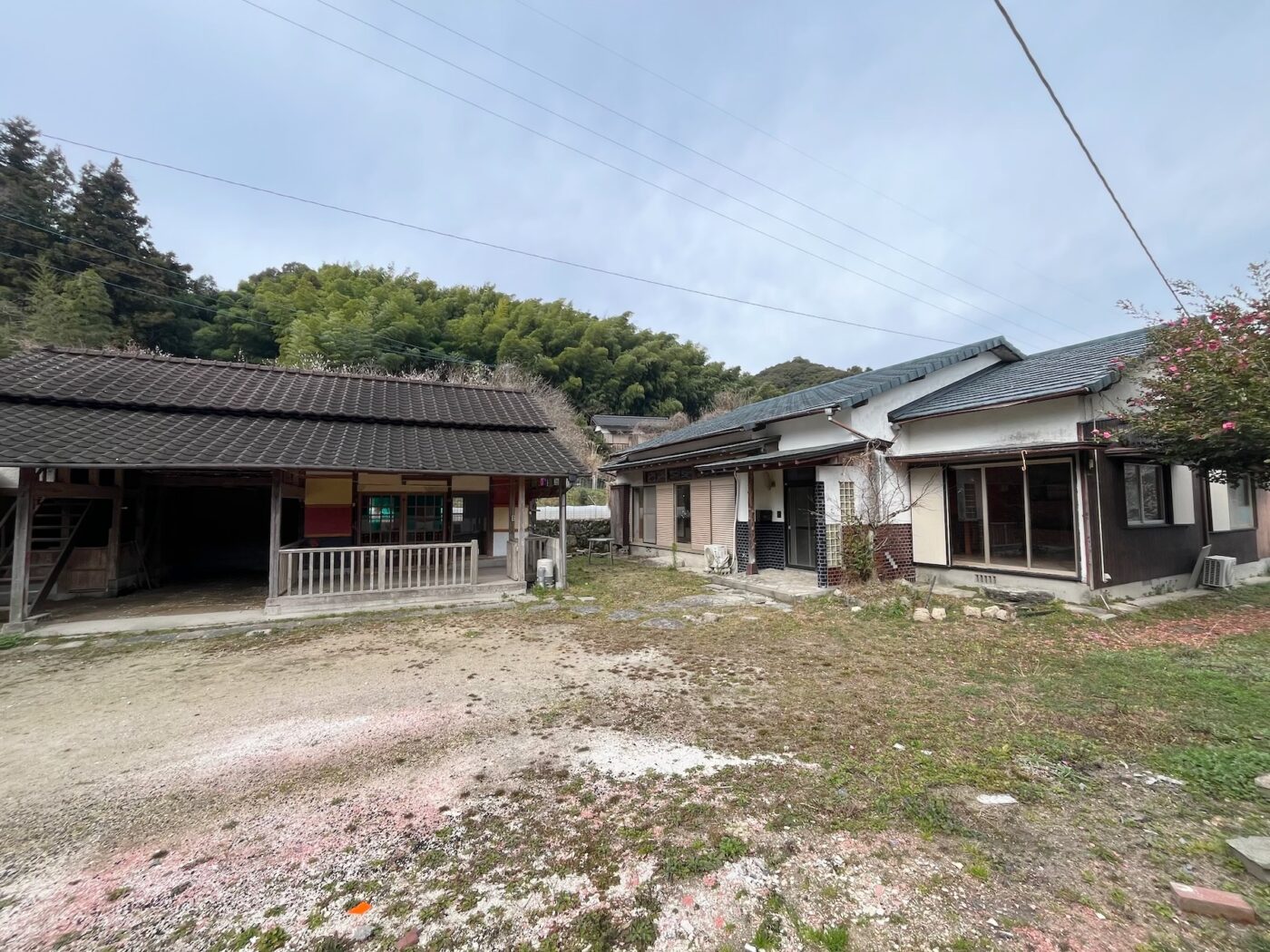 1960s wood house with storehouses in Fukuoka