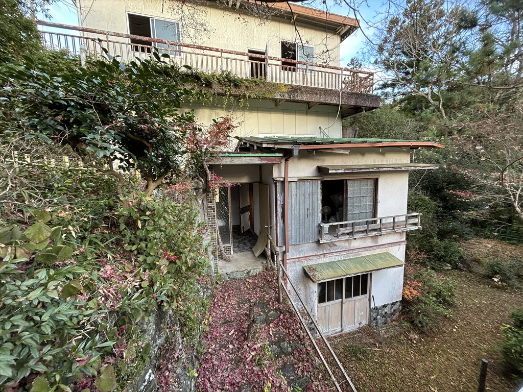 1970s steel-frame house, 15-min walk to station, Mie