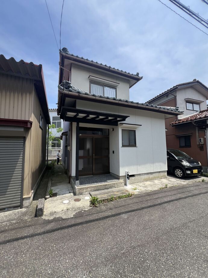 1970s wood house, 6-min walk to station, Toyama