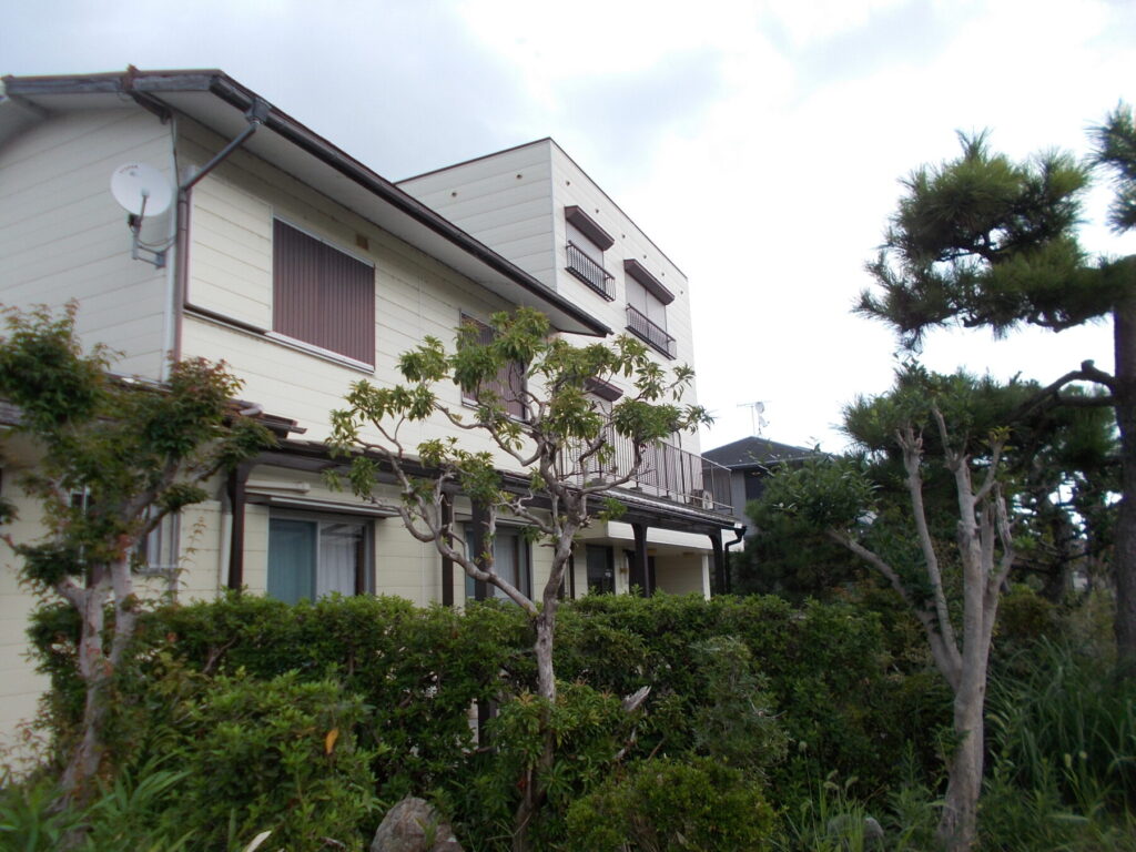 1970s steel-frame house, 17-min walk to station, Shiga