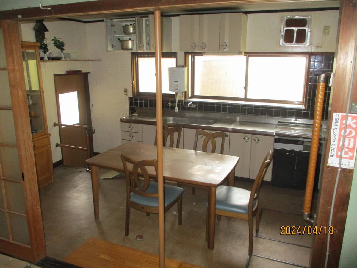 1930s wood house on a large plot in Hiroshima