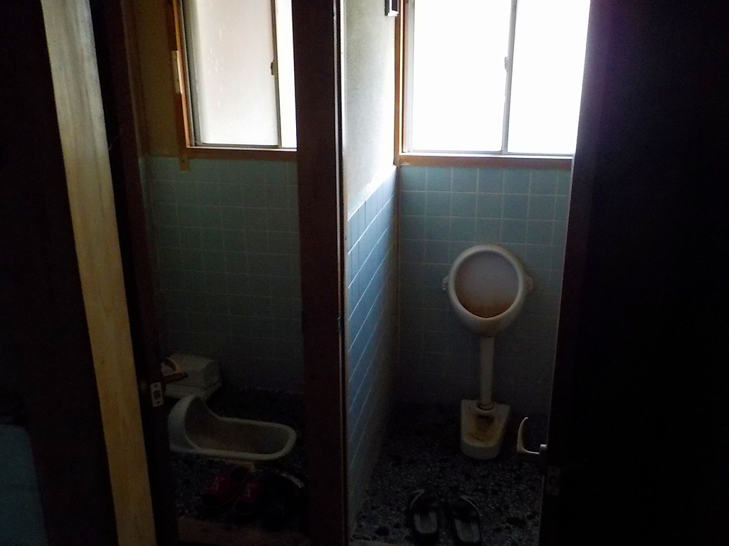 1970s house, 10-min walk to station, Tottori