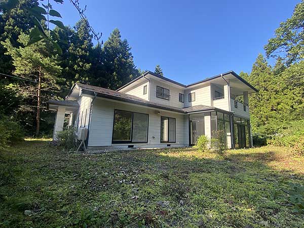 1990s wood house on a large plot in Iwate