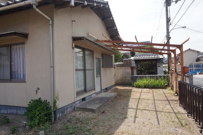 1970s wood house, 14-min walk to station, Okayama
