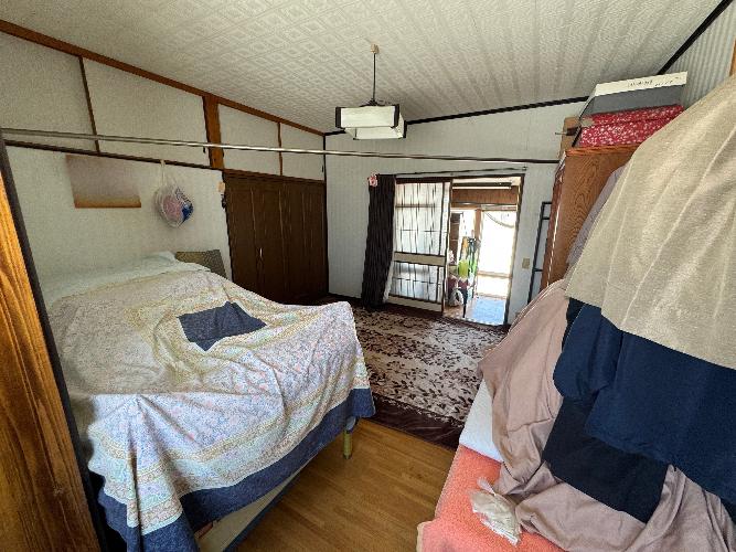 1970s wood house, 14-min walk to station, Tokamachi, Niigata