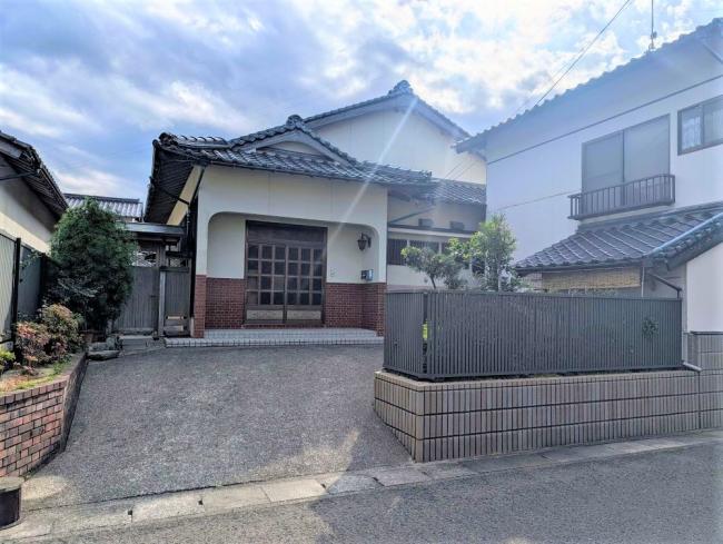 1980s wood house, 16-min walk to station, Shimane