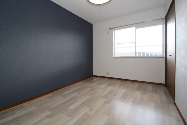 1990s wood house, 8-min walk to station, Mie