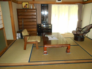 1990s wood house in Kochi
