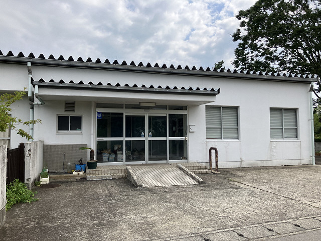 1970s concrete house, 10-min walk to station, Toyama