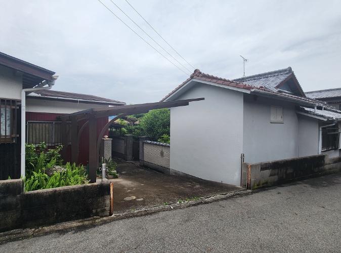 1930s wood house with outbuildings in Kagawa