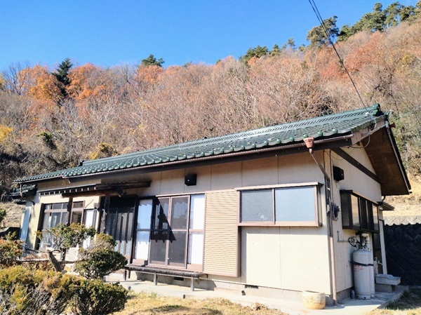1980s wood house on a large plot in Yamanashi