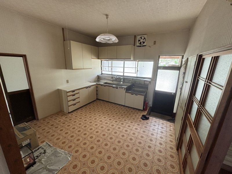 1980s wood house on a large plot in Iwate