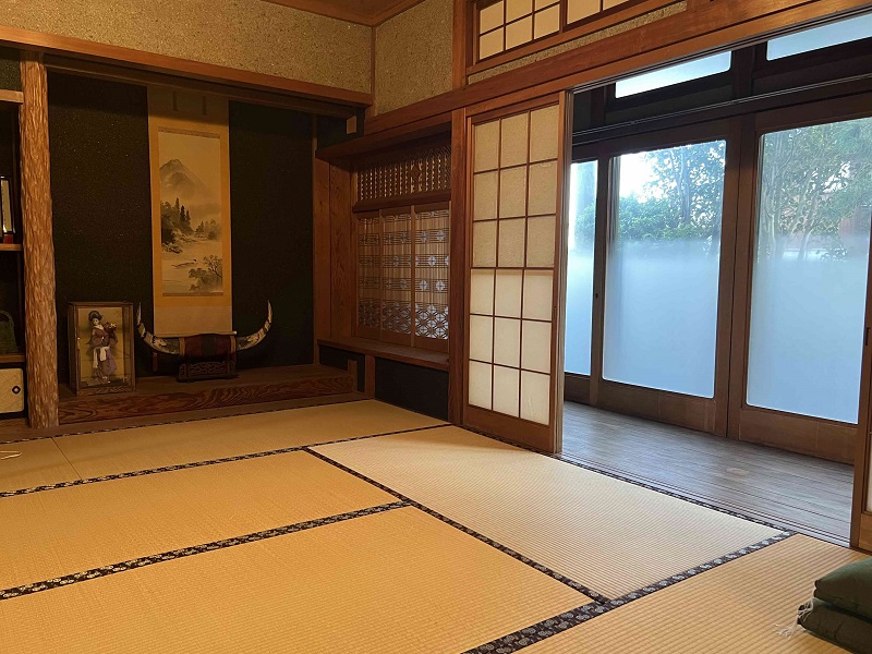 1960s wood house, 9-min walk to station, Tottori