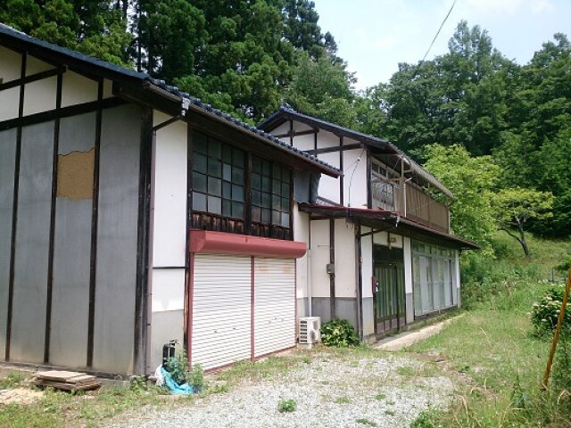1970s wood house on a large plot in Fukushima