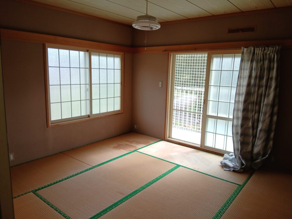 1990s steel-frame house with outbuildings in Iwate