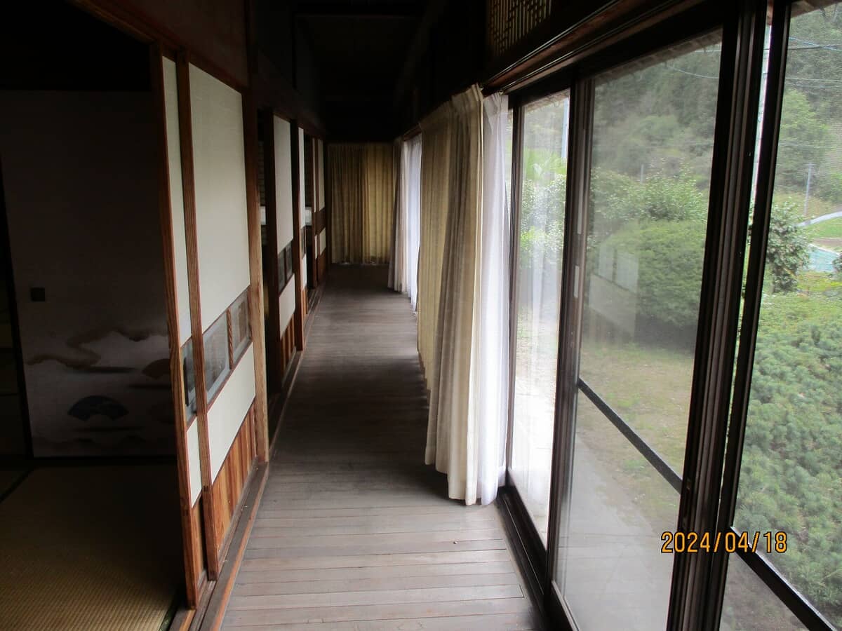 1930s wood house on a large plot in Hiroshima
