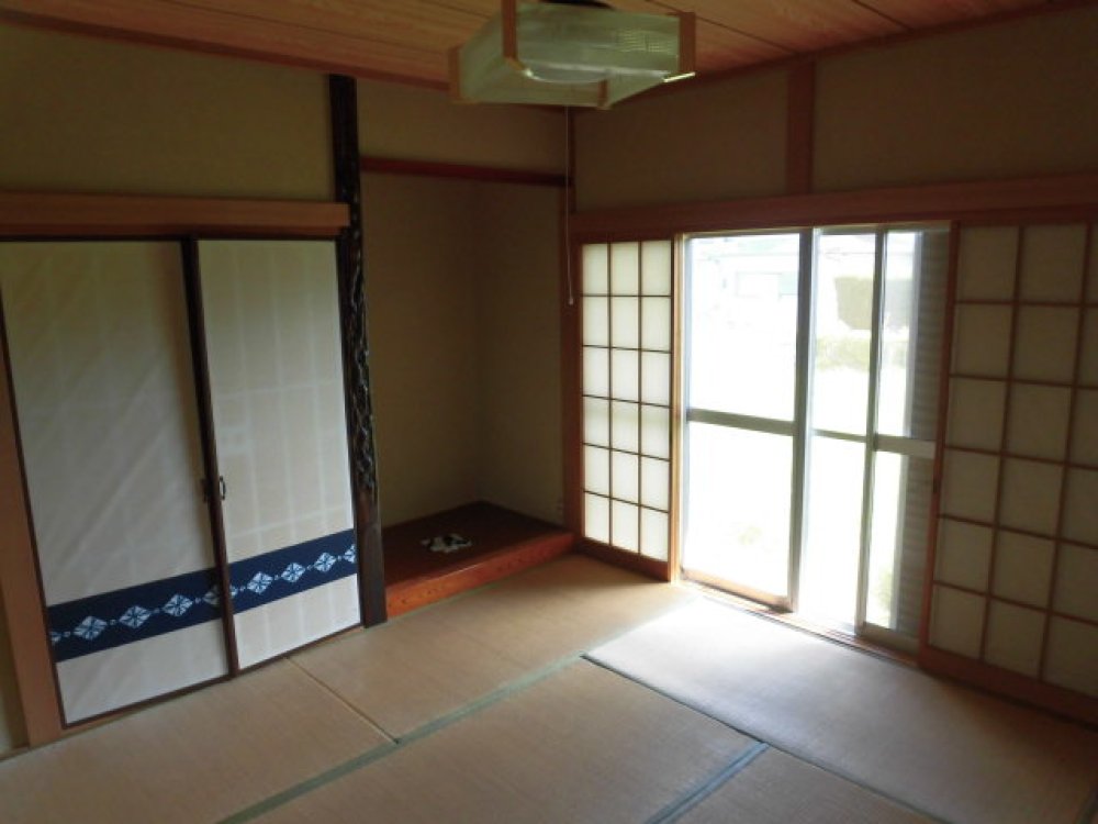 Excellent sunlight! A detached house on elevated ground.