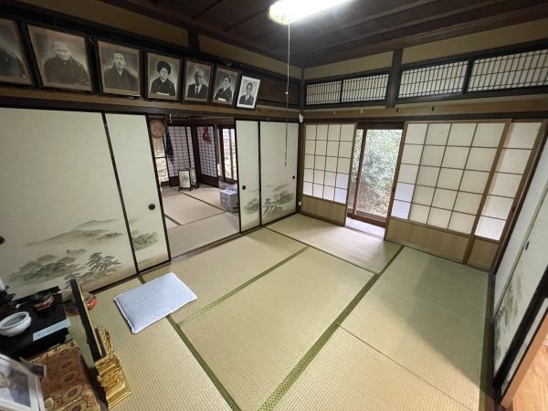 1930s wood house on a large plot in Tottori