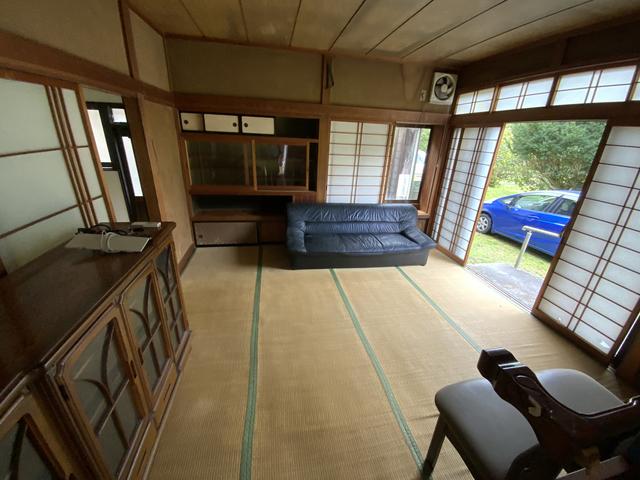 1980s wood house with storehouses in Iwate