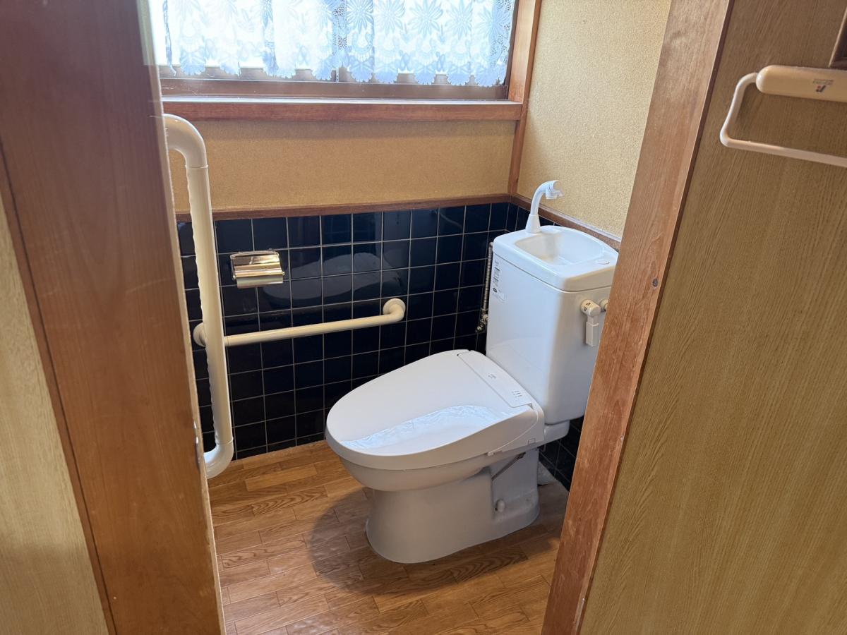 1980s wood house in Miyazu, Kyoto, farmland, approval needed