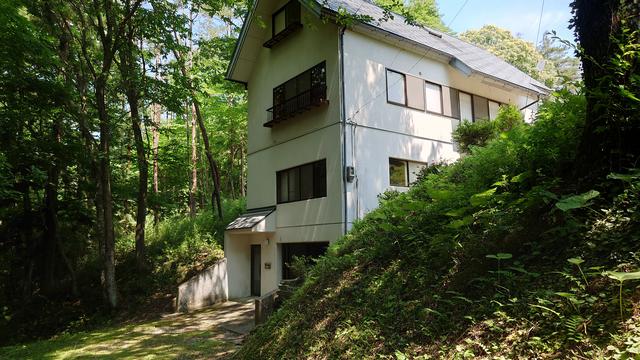 1980s wood house on a large plot in Iwate