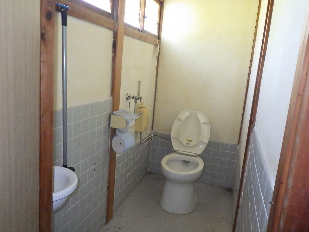 1960s wood house in Kochi