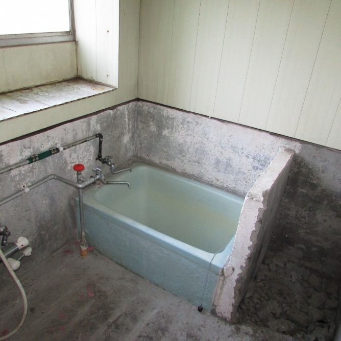 1970s wood house on a large plot in Aomori