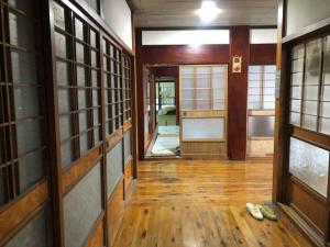 1960s wood house on a large plot in Niigata