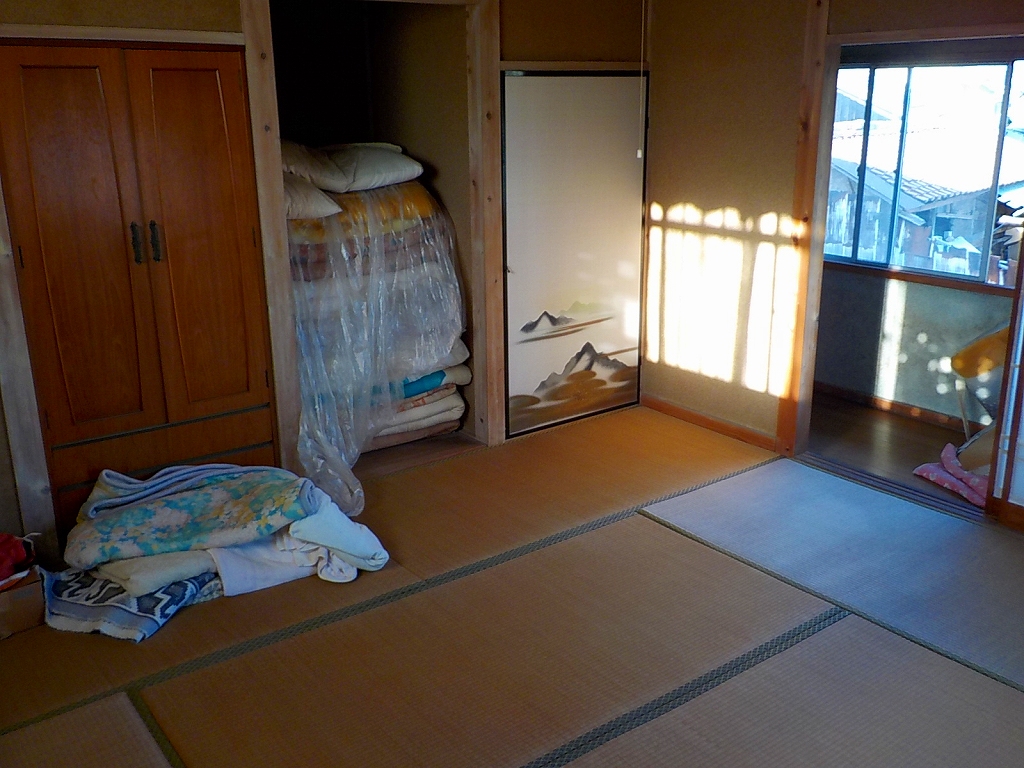 1970s house, 10-min walk to station, Tottori