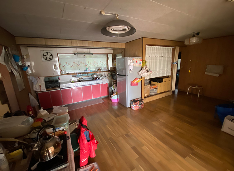 Wood house on a large plot in Shimane