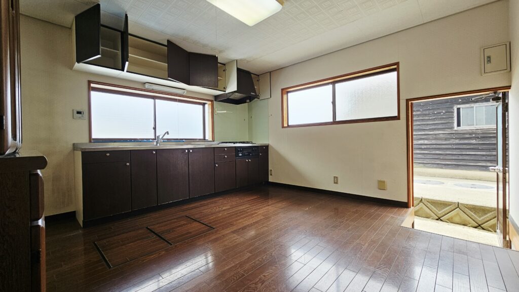 1990s wood house in Tango, Kyotango, farmland, approval needed