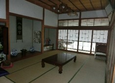 1980s wood house on a large plot in Niigata