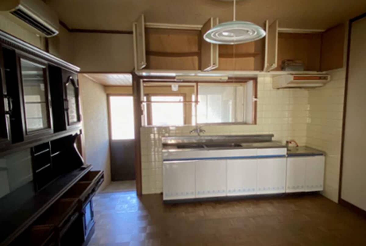 1970s wood house on a large plot in Hiroshima