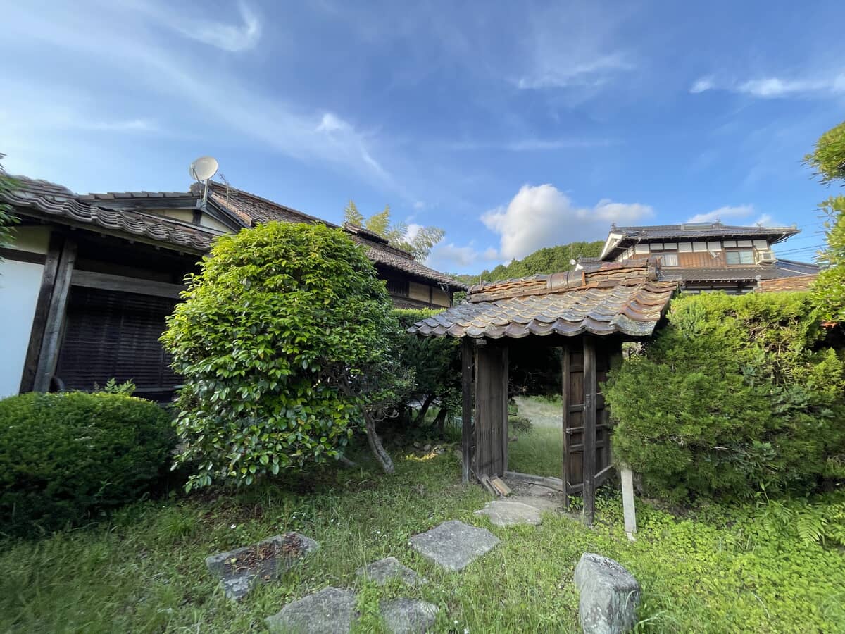 Wood house on a large plot in Hiroshima