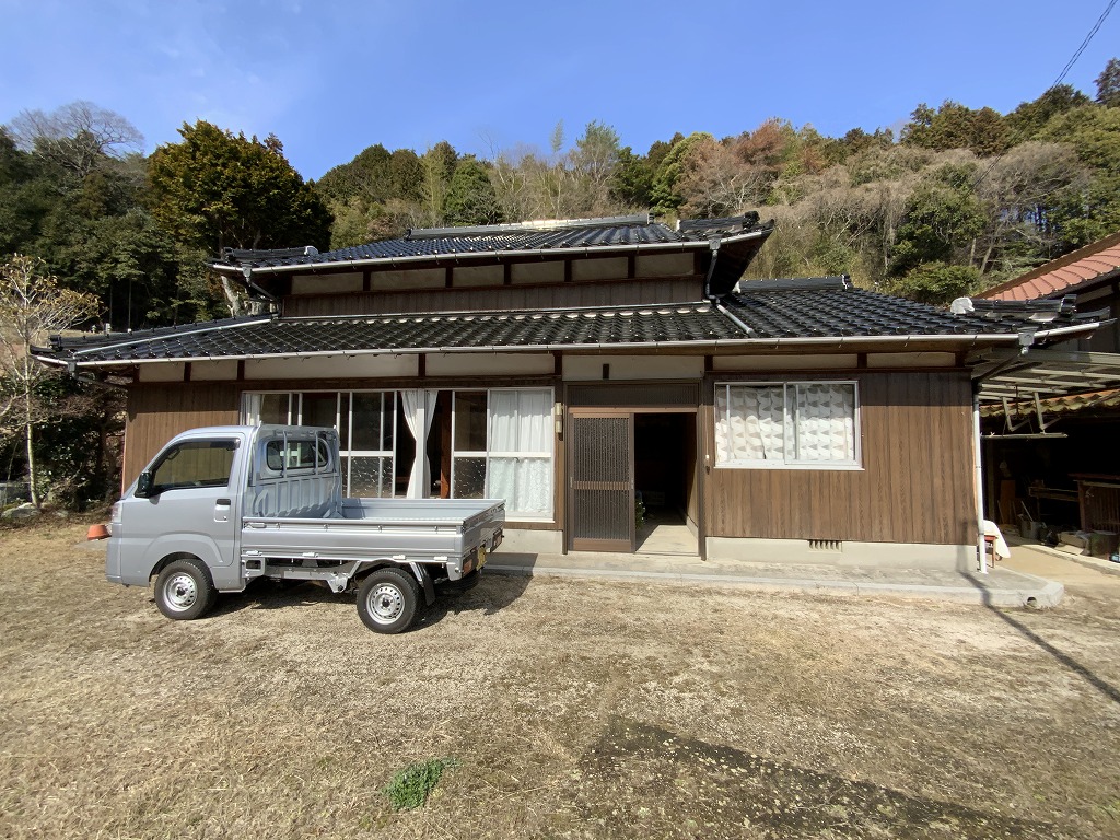 1970s wood house on a large plot in Yamaguchi