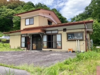 1970s wood house on a large plot in Nagano