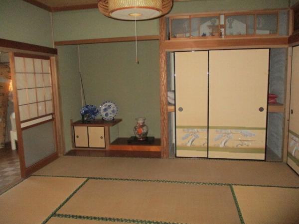 1980s wood house, 8-min walk to station, Ehime