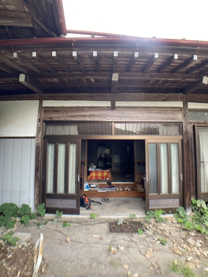 1910s wood house on a large plot in Tochigi