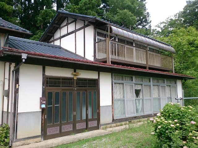 1970s wood house on a large plot in Fukushima
