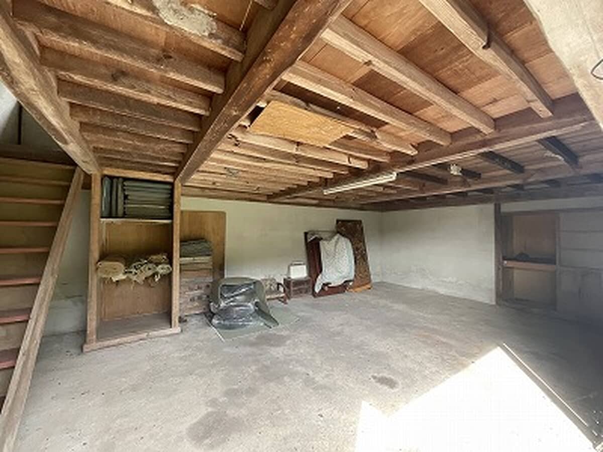 1970s wood house on a large plot in Hiroshima