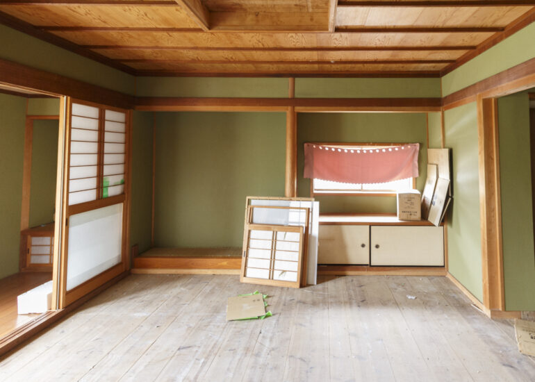 Wood house on a large plot in Matsusaka Kahada