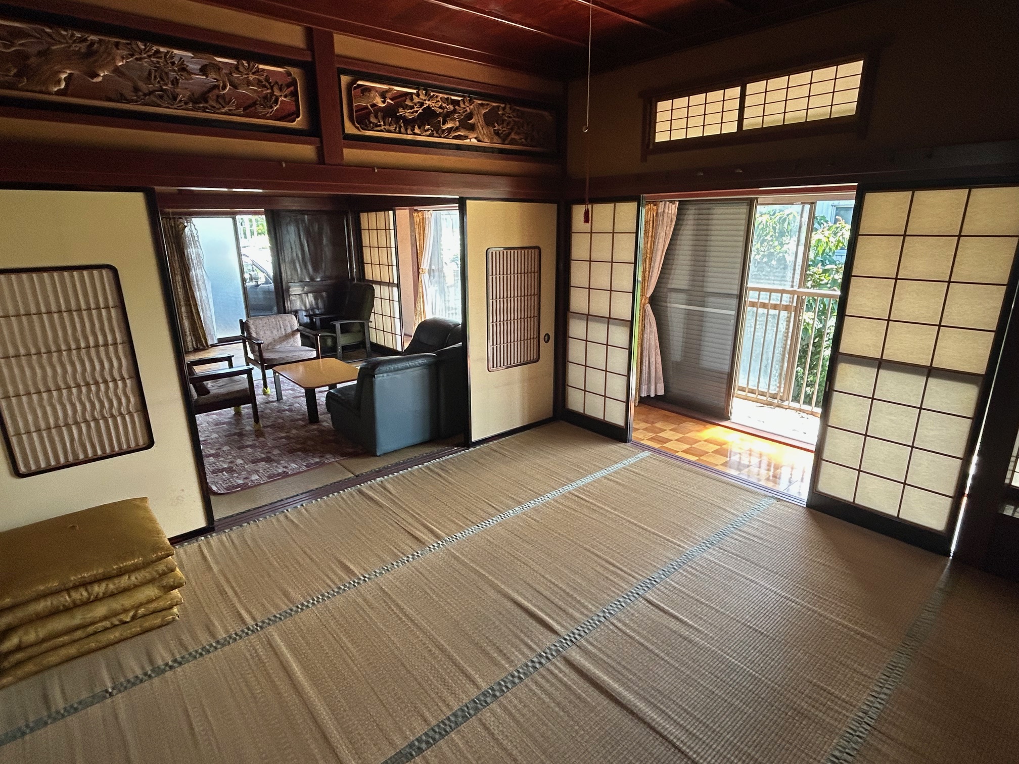 1980s wood house on a large plot in Toyama
