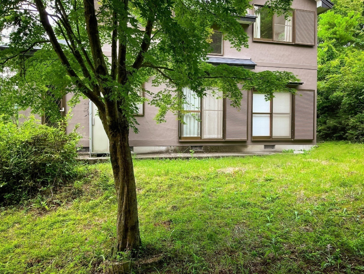 1990s wood house on a large plot in Tochigi