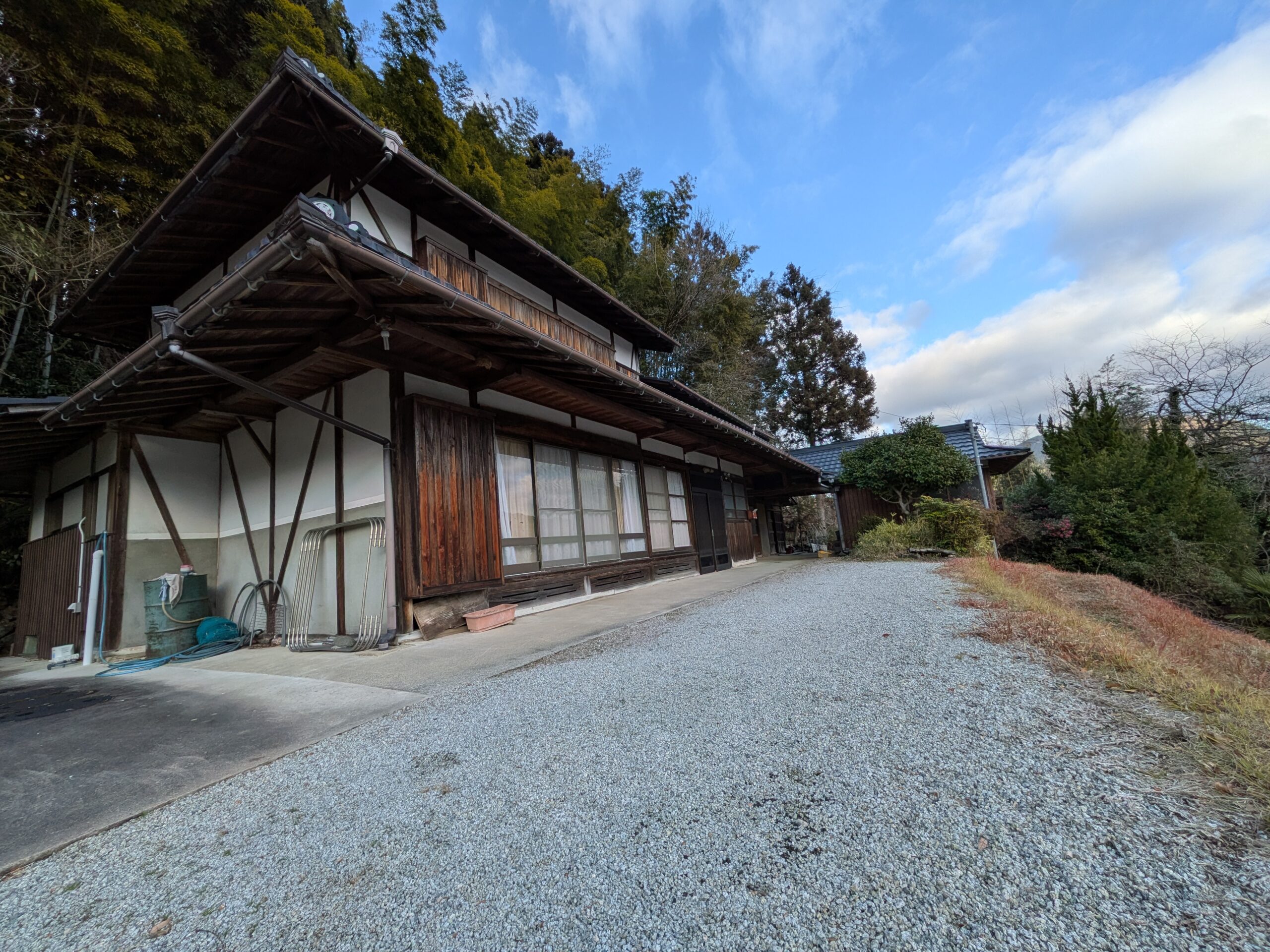 1960s wood house on a large plot in Nara